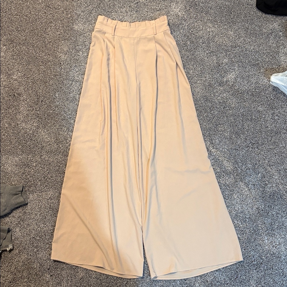 Wide-Leg High-Waist Pants in Light Beige